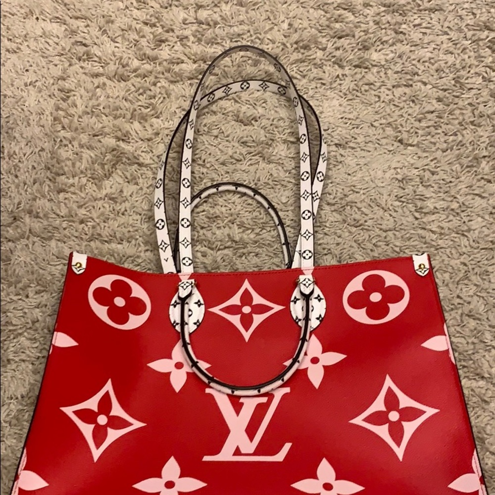 Louis Vuitton Giant Monogram - On The Go Tote - Picture 2 of 8